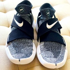 Nike Free RN motion (Oreo) sz 11 men.